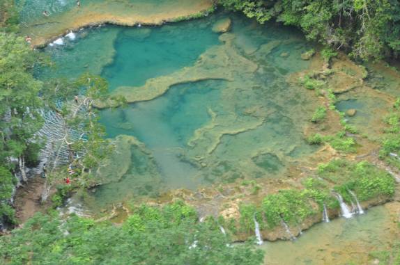 As famosas piscinas em forma de terraços de Semuc Champey, na Guatemala